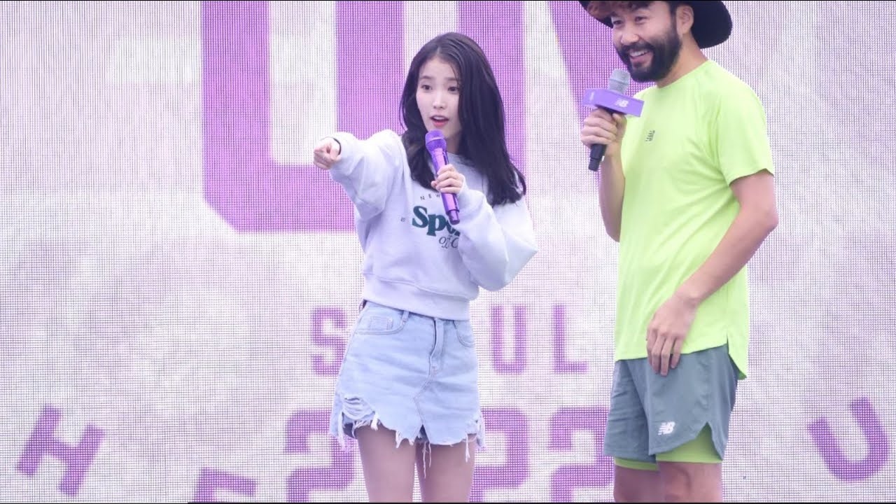 IU  - MC 노홍철과 토크타임 아이유 4K Cam (뉴발란스 2022 런온 서울) 221002
