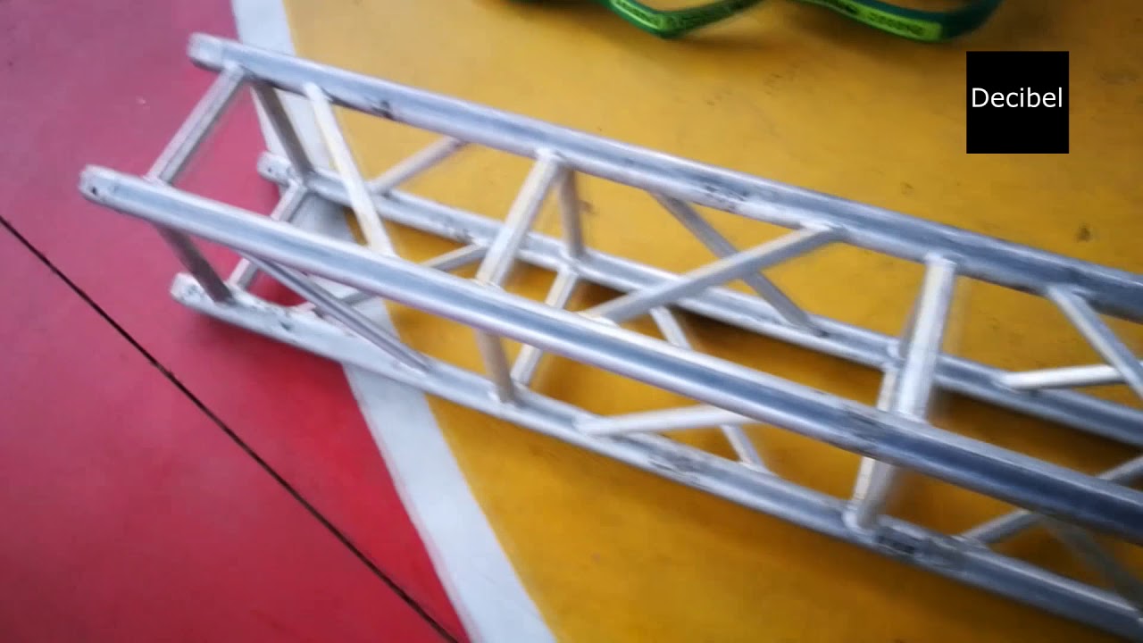 Truss, elevadores y armado de pantallas LED