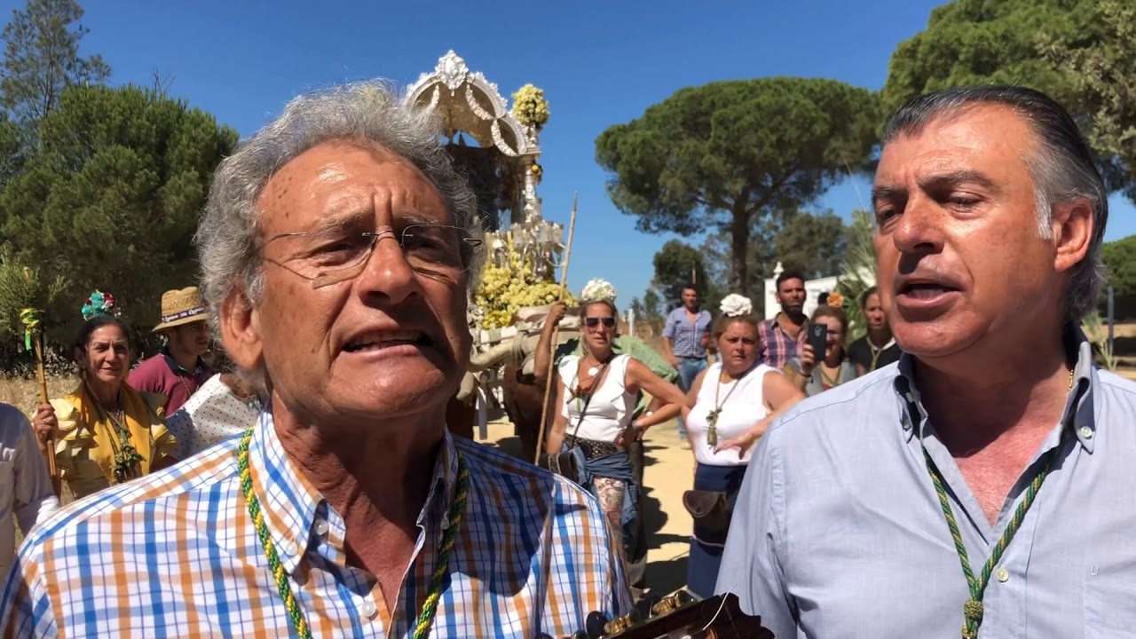 Los Amigos de Gines cantando en el camino de vuelta del Rocío