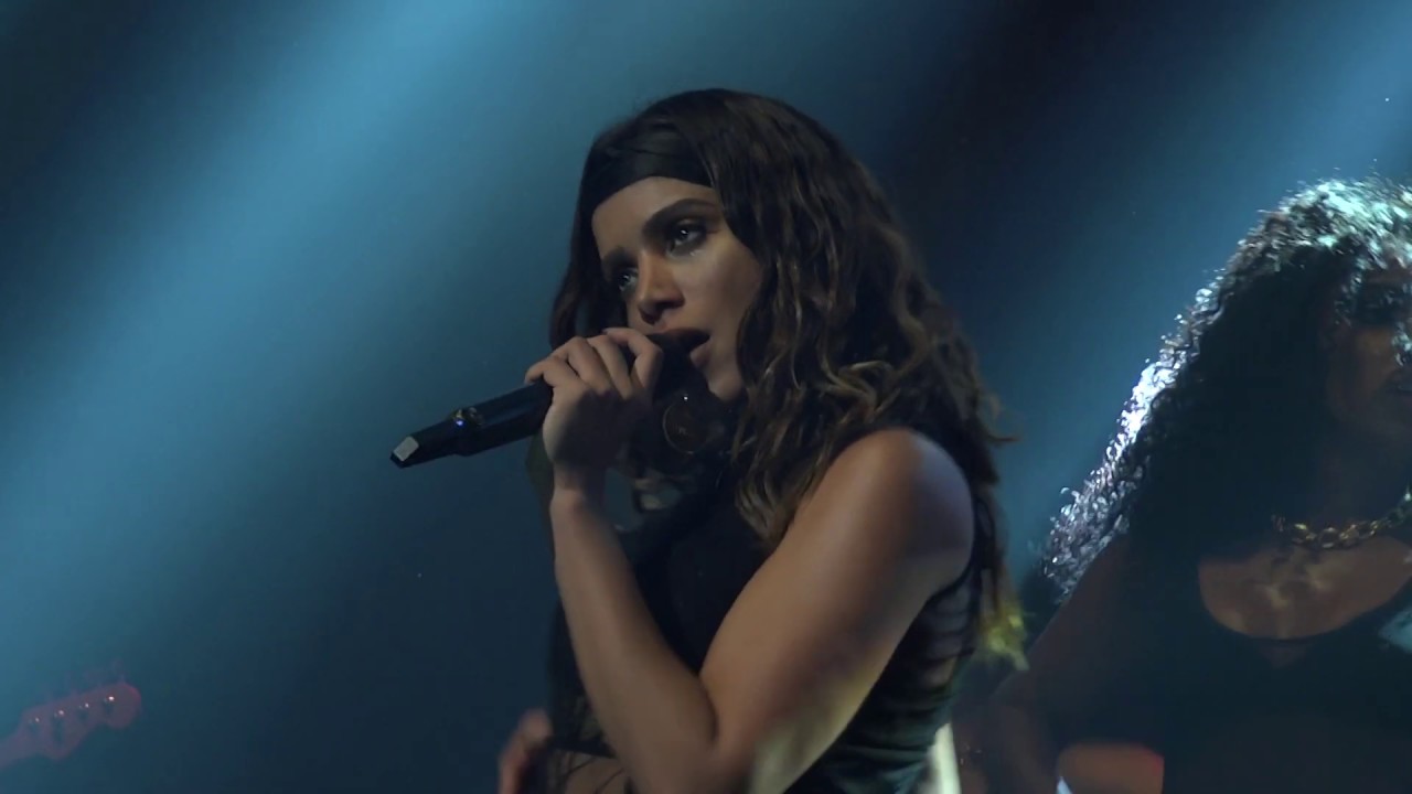 Anitta & Madonna - Faz Gostoso (Live in London, Kisses European Tour)