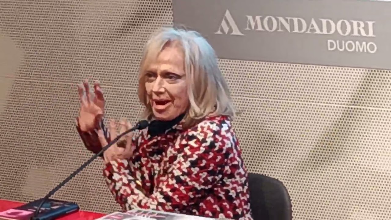 Rita Pavone presenta il suo libro Gemma e le Altre Mondadori Duomo Milano
