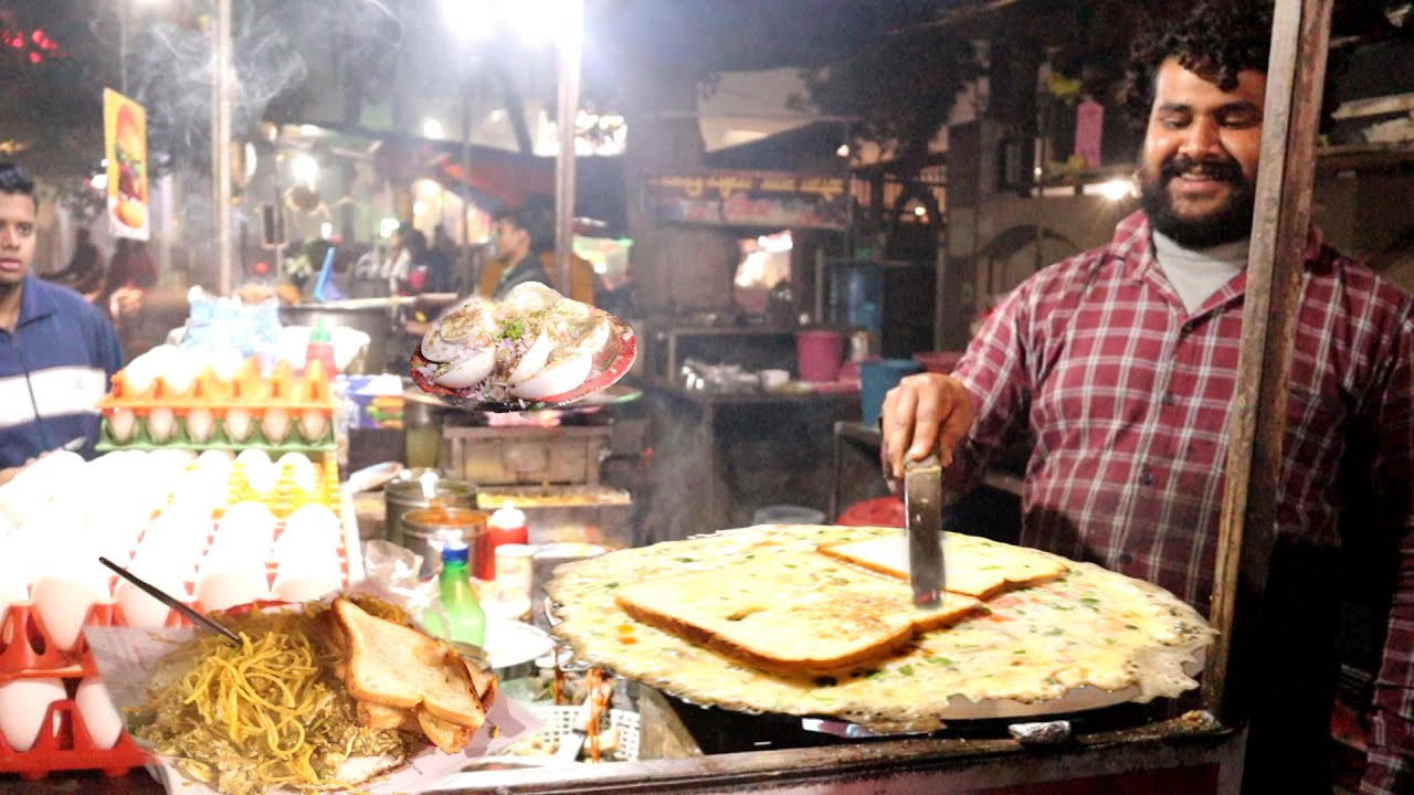 UP vale bhaiya ji ka OMELLETE bnane ka super andaaz | egg omellete | agra street food| @vipindia27