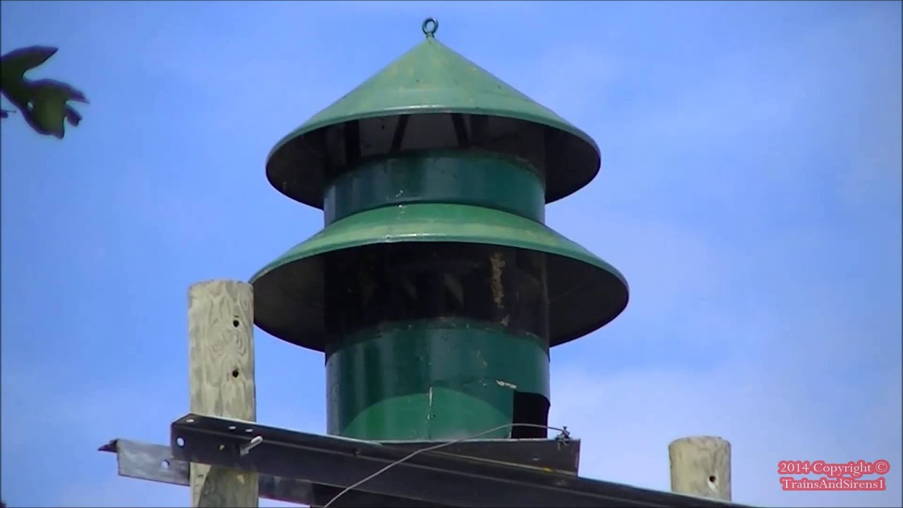 FS&S Model 5 Alert & 2 Attack Modes w/ Squirrel Jumps off Tornado Siren - East Flat Rock, NC 9/13/14