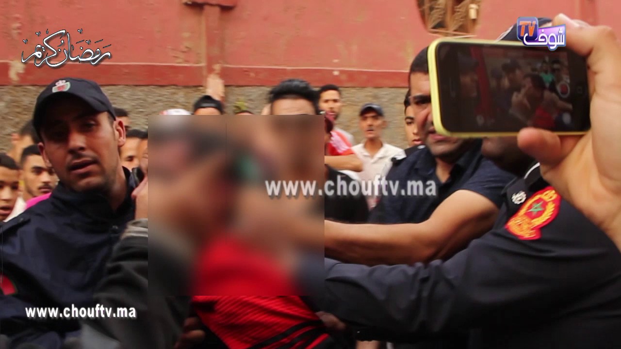 ترمضن على الأم ديالو و هجم على البوليس بالسيف و بغا يحرق الدار..شوفو لحظة القبض على أخطر مجرم فكازا
