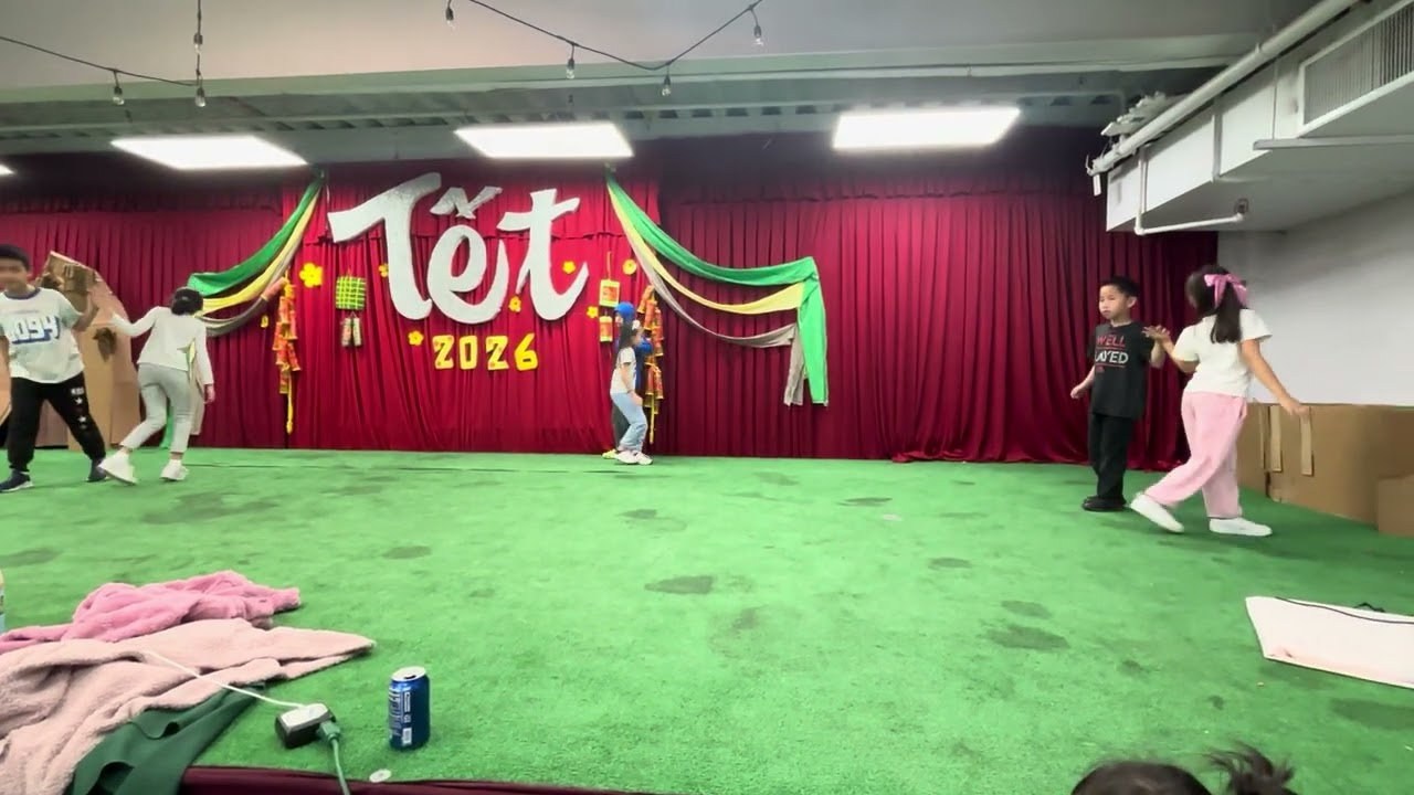 Tết dance practice by au nhi