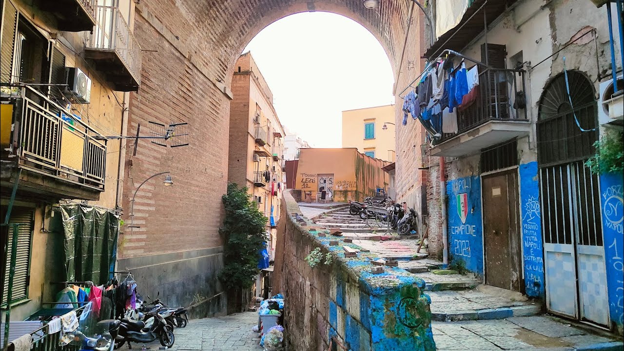 napoli nascosta salita sant'antonio ai monti 