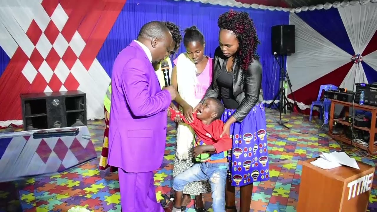 GOD HEALS THIS CHILD AFTER PRAYER BY APOSTLE MATHEW ONDICHO