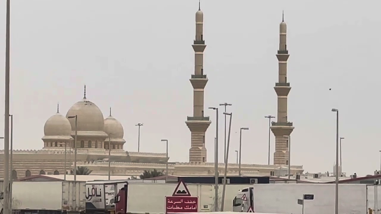 Saudia Arabia border UAE (Trailers and small cars can cross easily) #Border #saudiarabia di