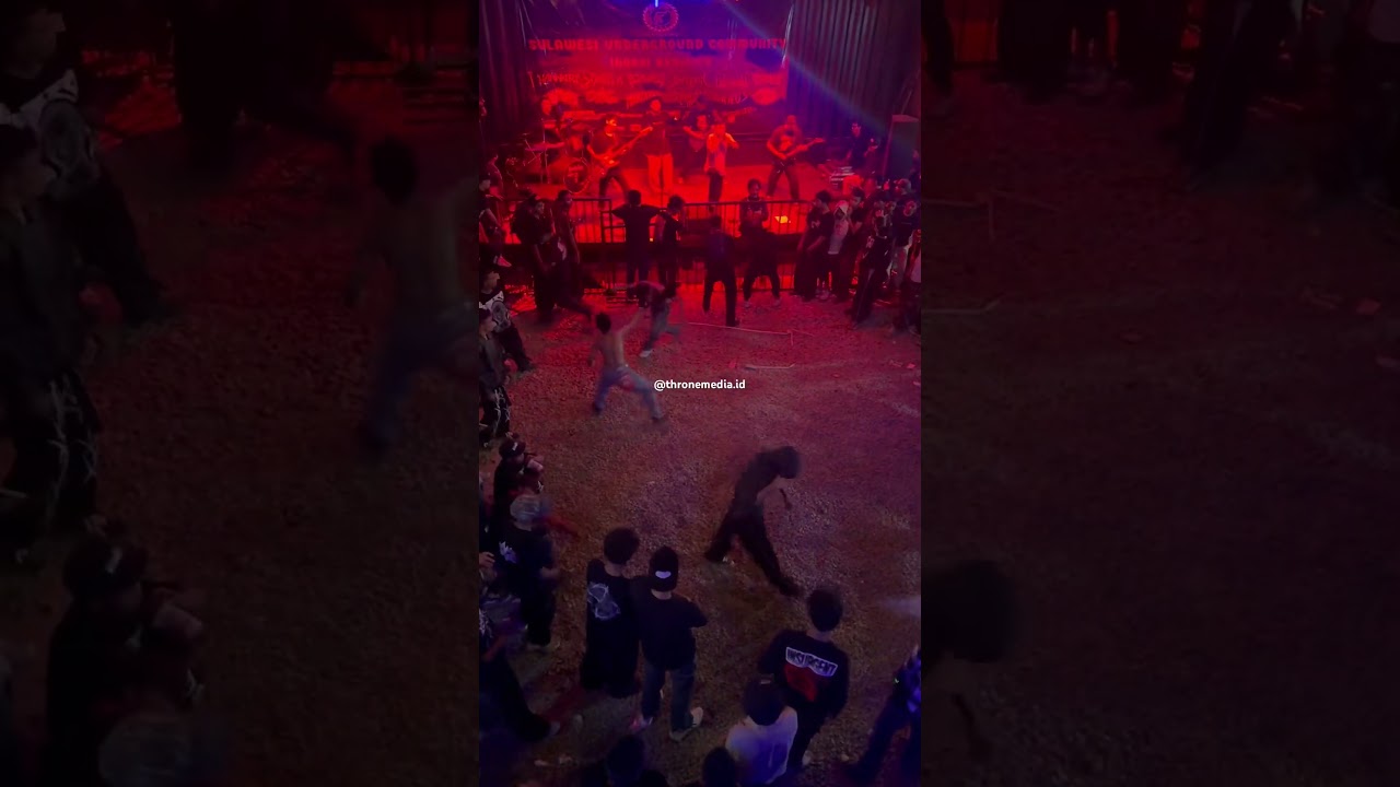 🤘🏻 #crowd #moshing #metal #moshpit #circlepit #pogo #chaos #twostep #headbang #gigs #shorts
