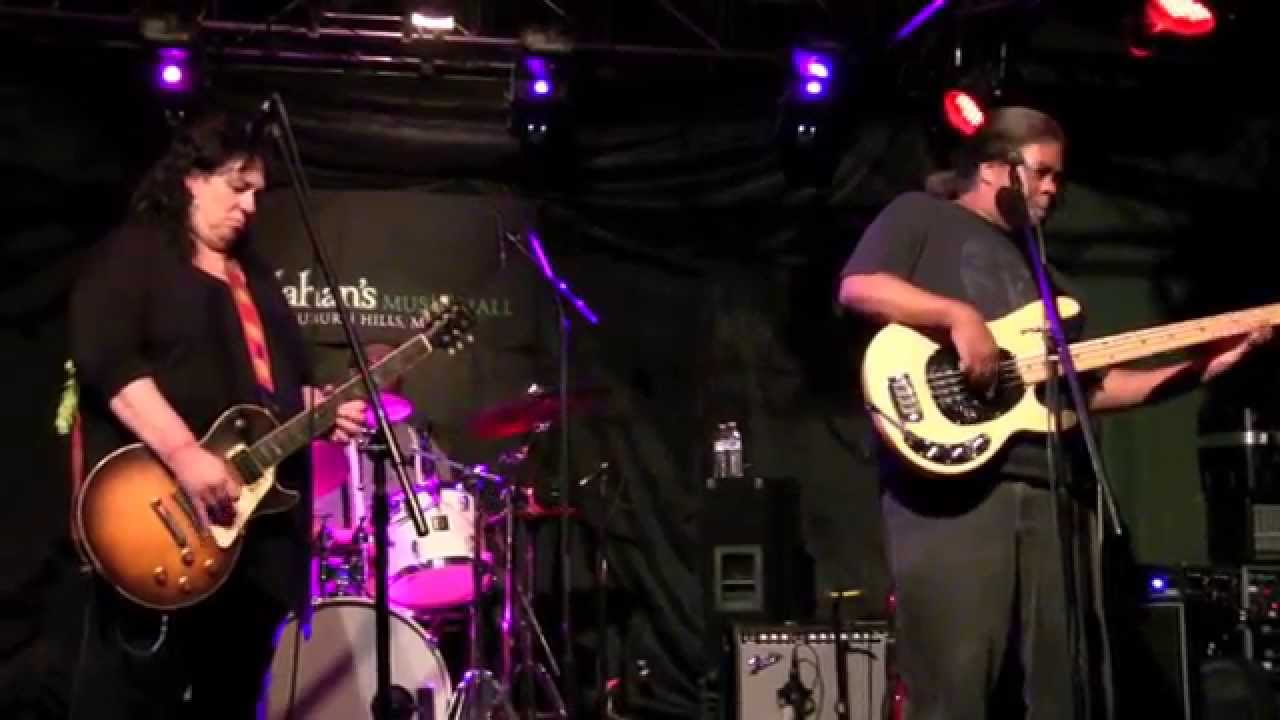 ''CRACK HOUSE WOMAN'' - JOANNA CONNOR BAND @ Callahan's, April 2015 wsg James Cloyd, jr