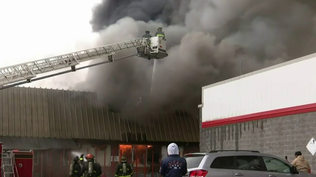 Fire destroys grocery store on Detroit's west side