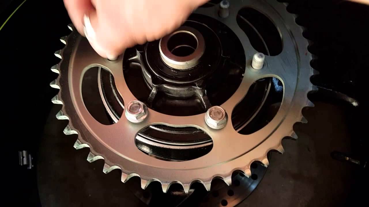 2015 suzuki gsxr 750.First time rear wheel removal and Driven sprocket and nuts installed.