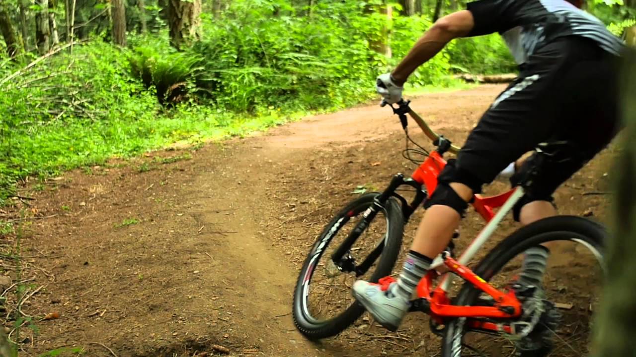 How to Corner Faster | Mountain bike skills with Simon Lawton from Fluidride