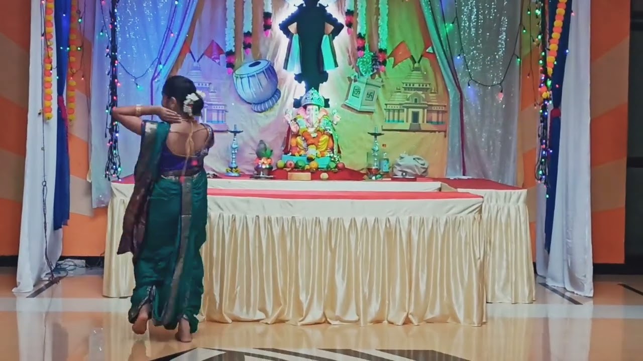 Navsachi gauri maji# gharat ganpati movie# marathi song