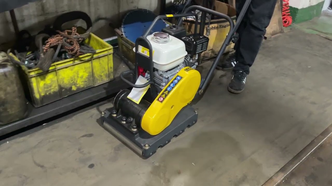 Close observation of the compaction work using roller plate