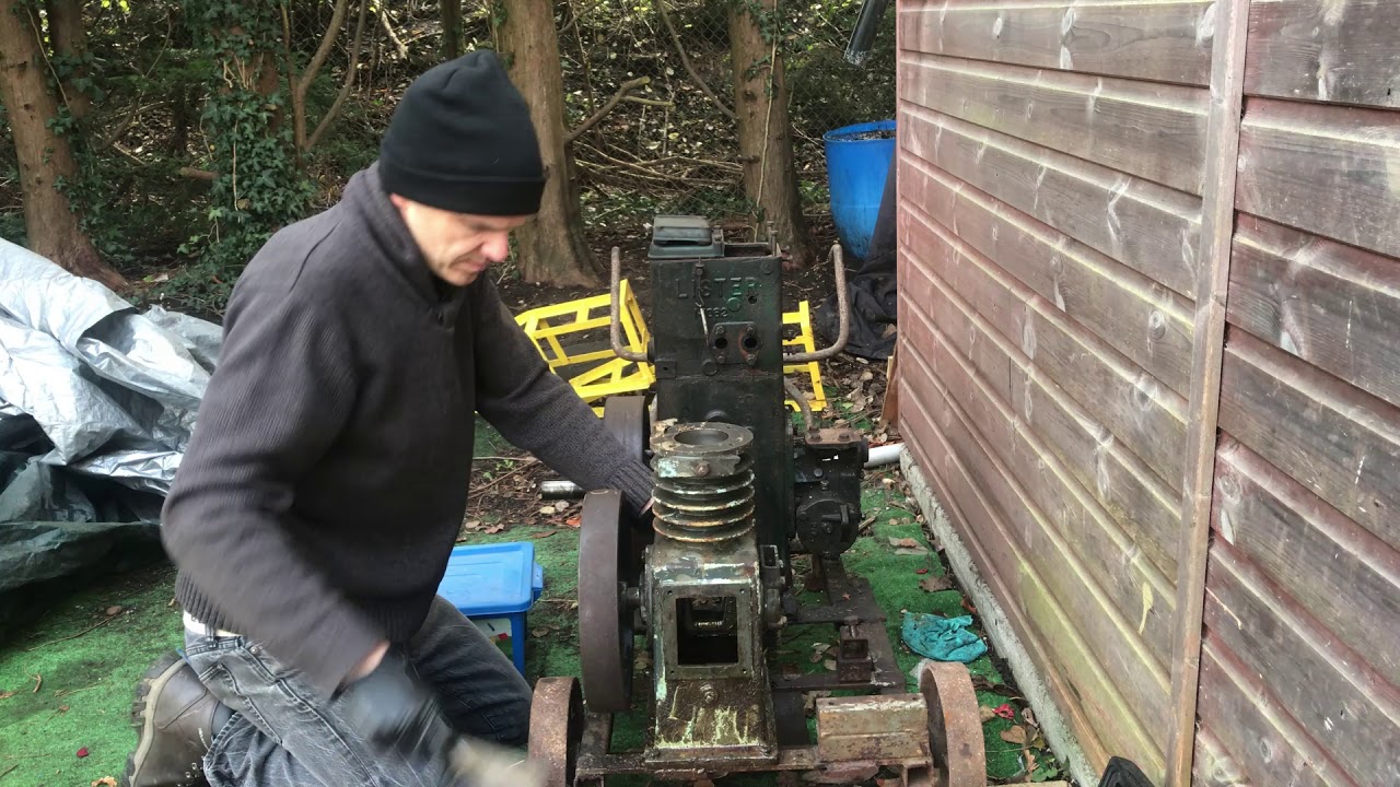 Lister D barn find project Aerograph Co London Compressor teardown. finally some good news!