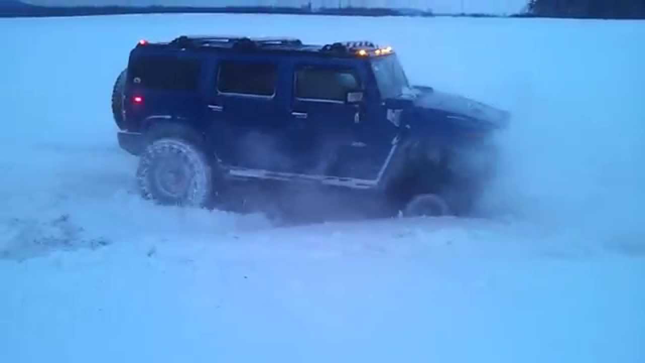 Hummer H2 in snow
