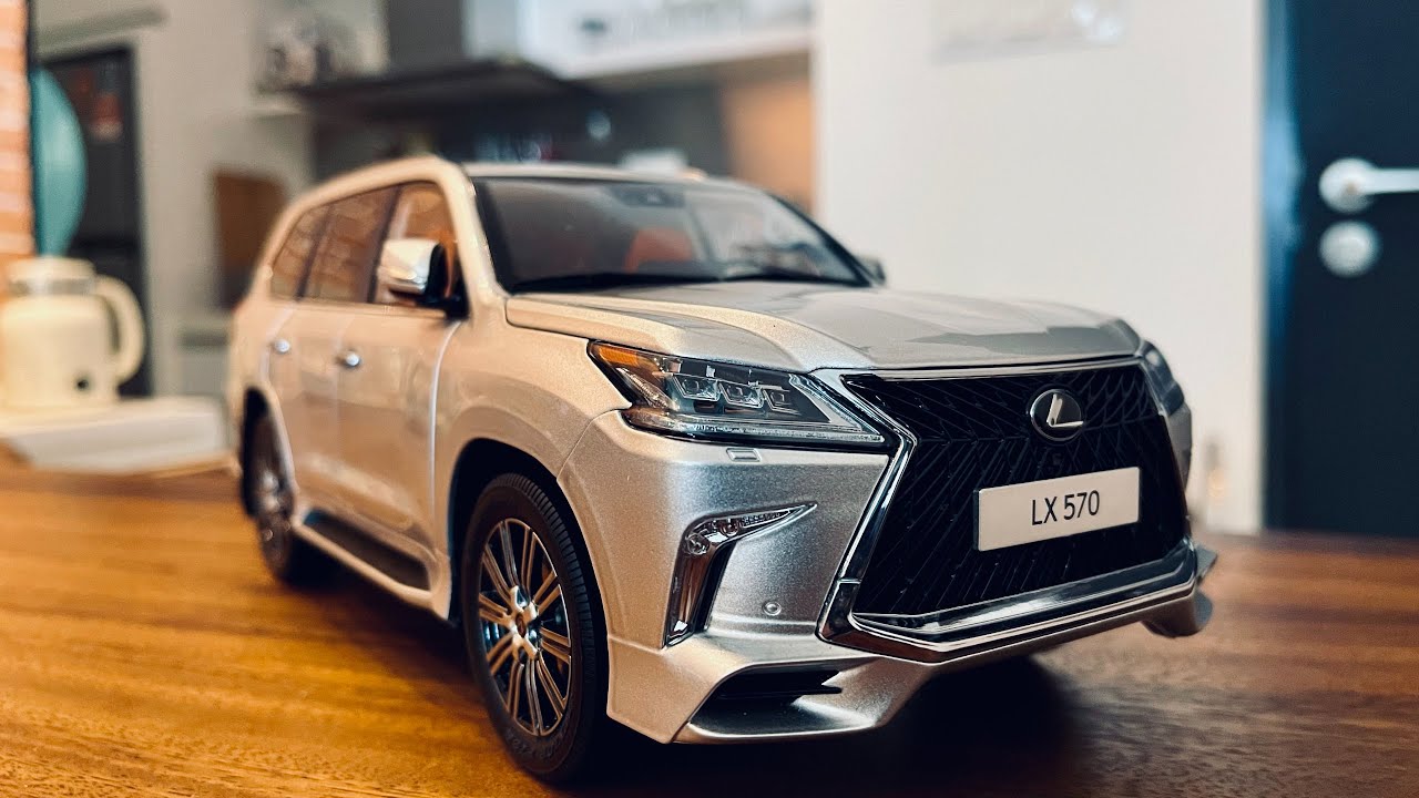 Lexus LX570 Silver LCD Models 1:18 Scale (Unboxing)