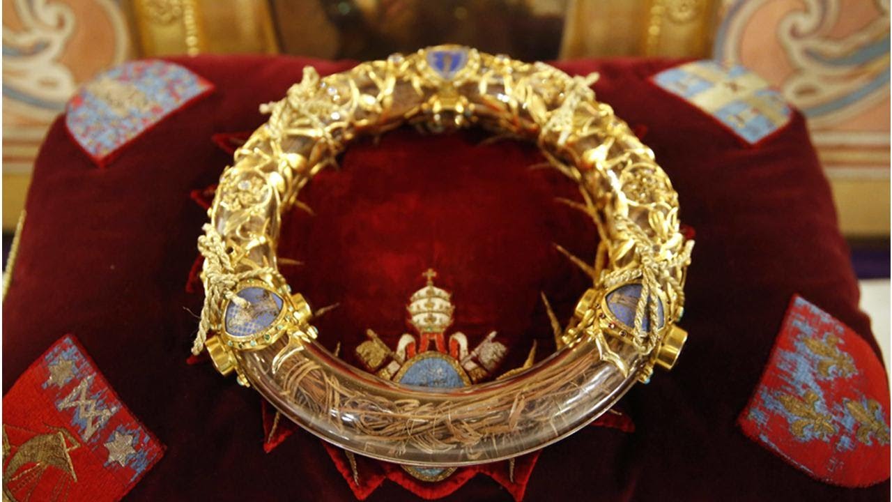 Pożar Notre Dame. Ksiądz-strażak wyniósł relikwie korony cierniowej z płonącej katedry