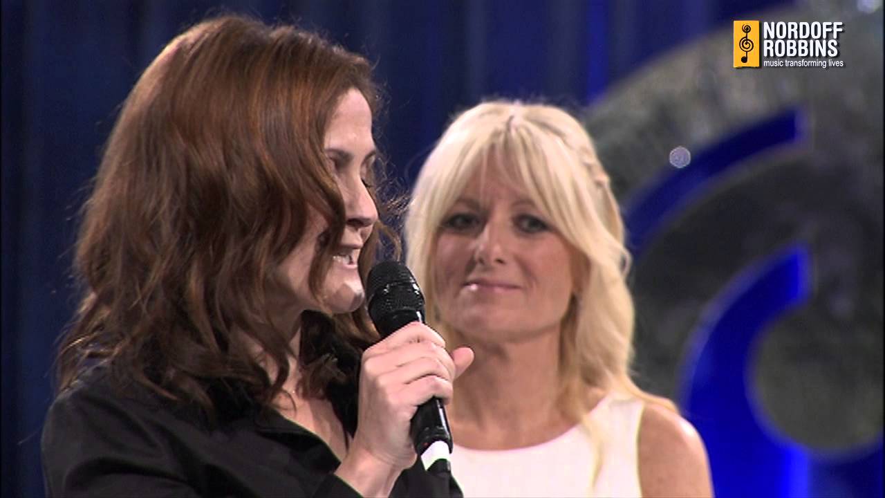 Alison Moyet - Investec Icon Award - Nordoff Robbins O2 Silver Clef Awards 2013