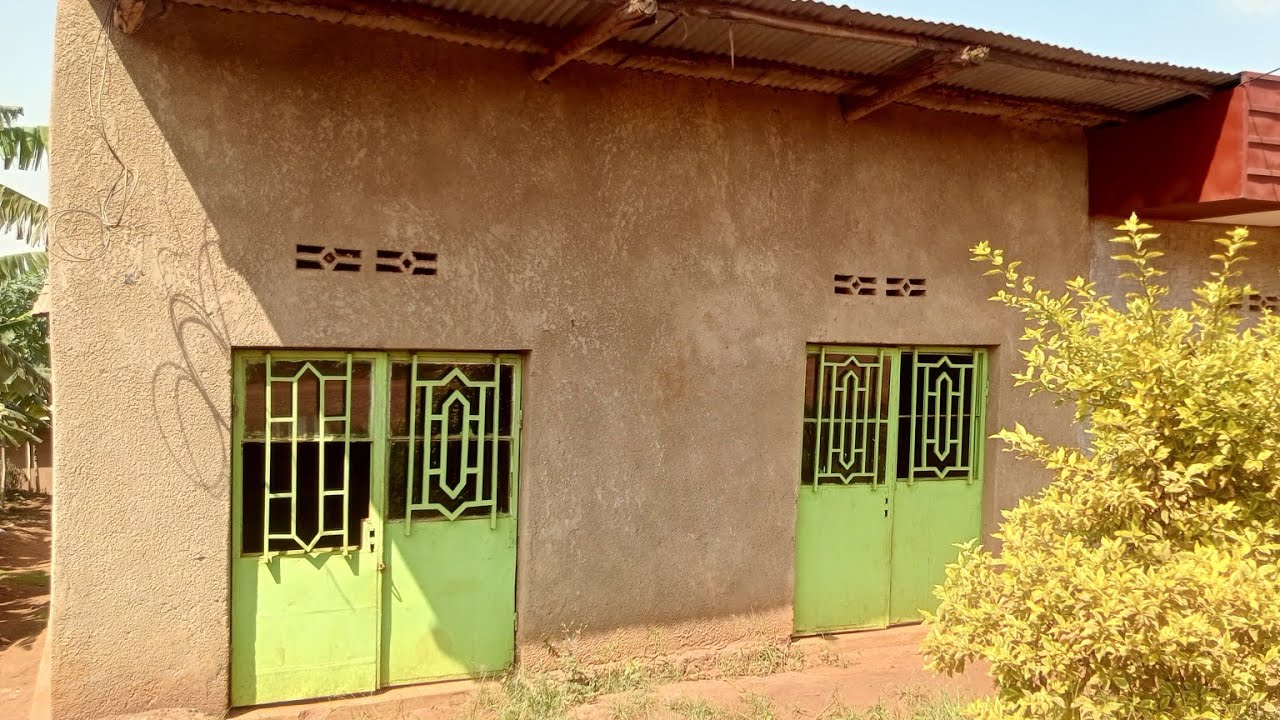 Imiryango 2 yubucuruzi ifite na annex mugikari igurishwa 8M Gusa 0787464641