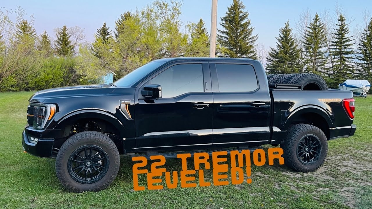 Мой 22 F150 TREMOR выровнен на 34-х Nitto Ridge Grapplers