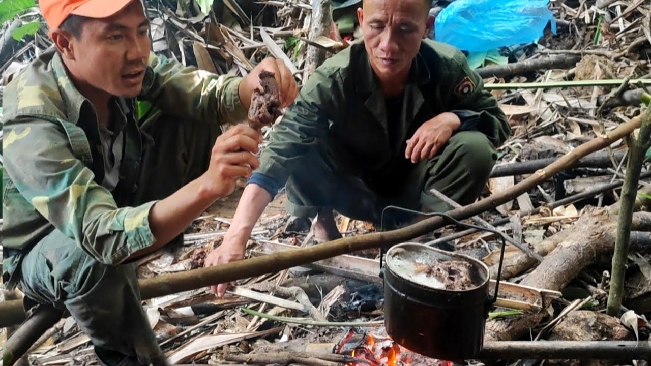 hunting.yos hav zoov zov npua teb noj txiv qab rog.29/1/2026