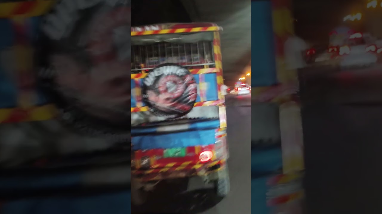 outer ring road Vikaspuri Delhi 18 footpath per bhi kabja ho gaya