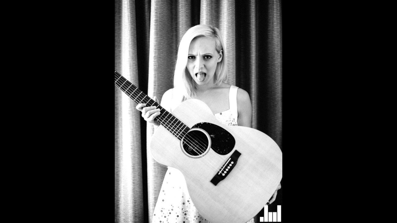 Madilyn Bailey    / Berzerk / (Eminem cover)