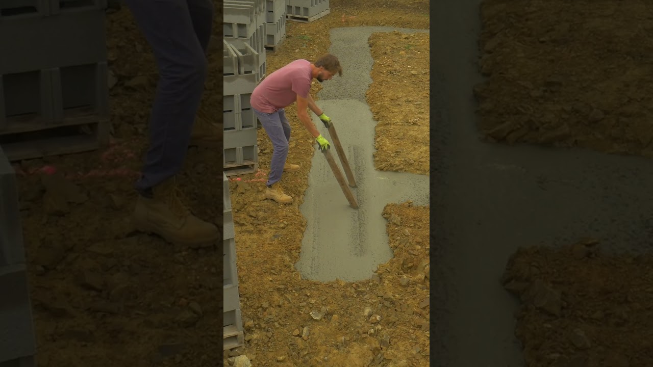 On coule le b&eacute;ton dans les fondations de la maison - RECAP.29  #autoconstruction #b&eacute;ton #fondations