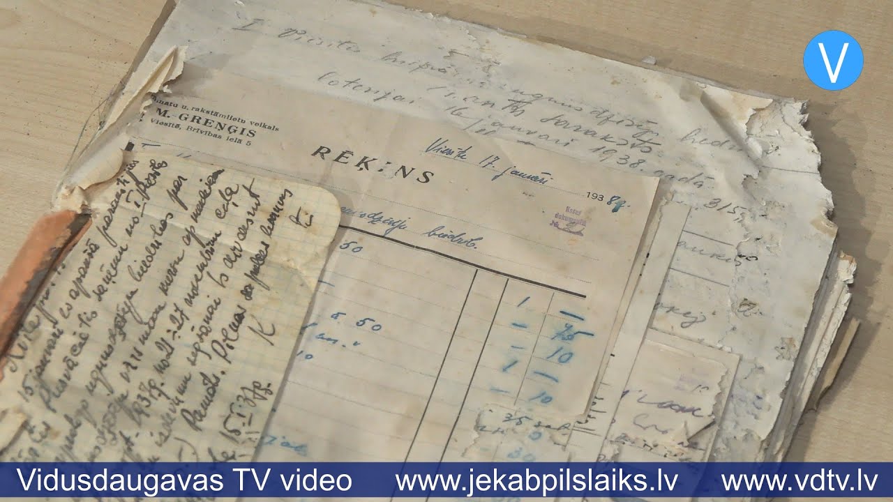 Viesītes vecākās ēkas bēniņu skaidās atrod unikālus dokumentus