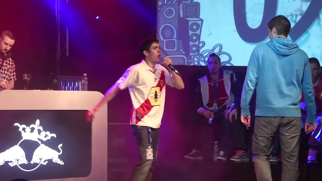 Chuty vs Fisko - Semifinal - Red Bull Batalla de los Gallos 2013 (Oficial)