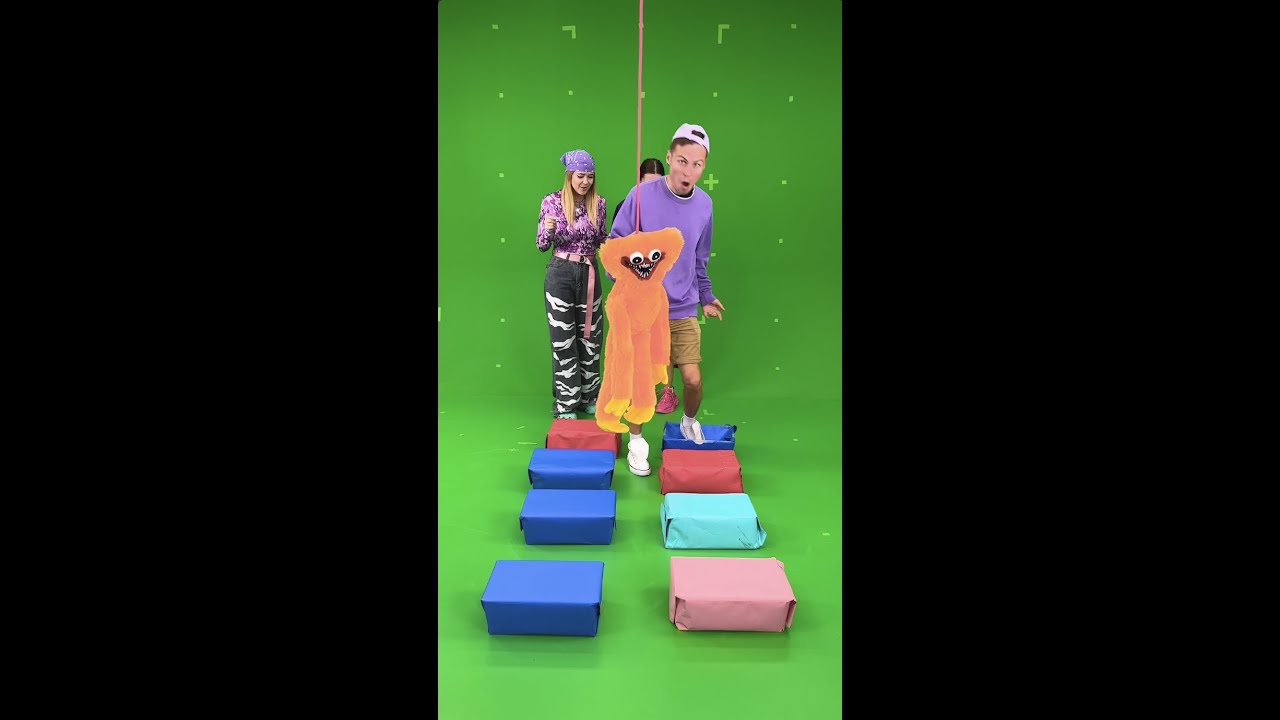 OMG! 😱 GLASS BRIDGE CHALLENGE 👟🕳 #SHORTS