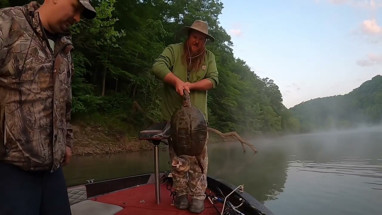 Camping out and fishing on Cave Run Lake