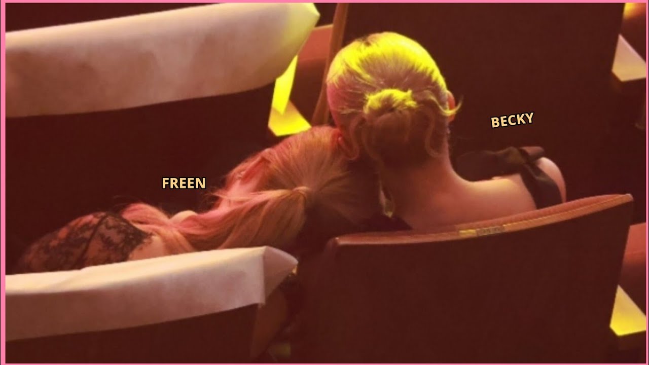 BECKY TAKING CARE OF FREEN #KCLawardsxFreenBecky