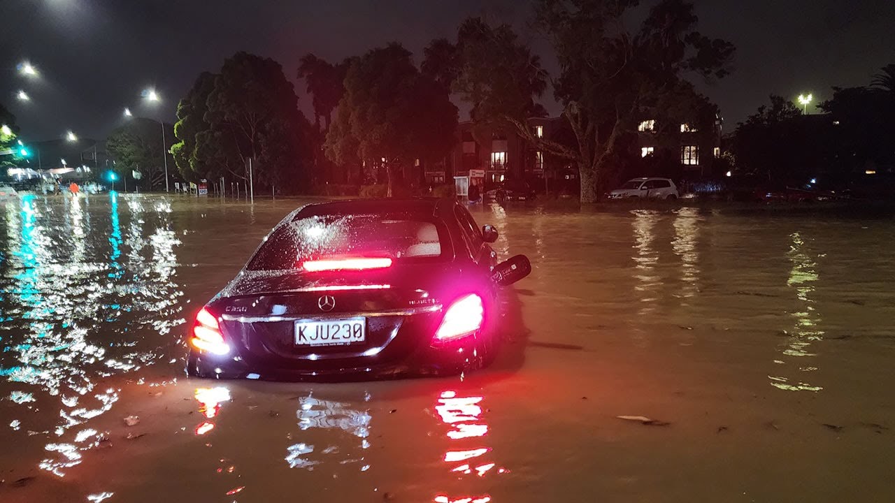 Incredible scenes from major flood event in Auckland CBD
