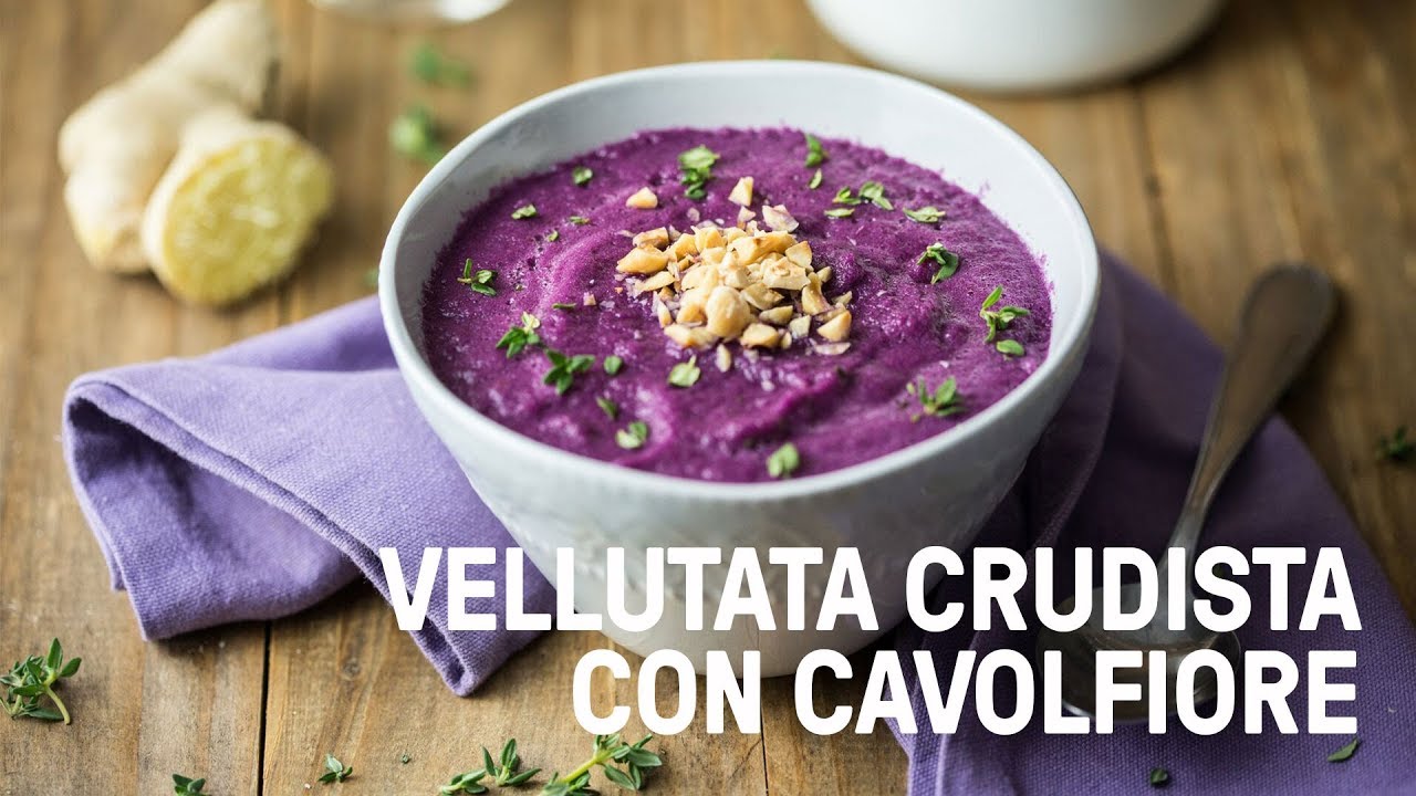 Vellutata crudista viola con cavolfiore e cavolo cappuccio