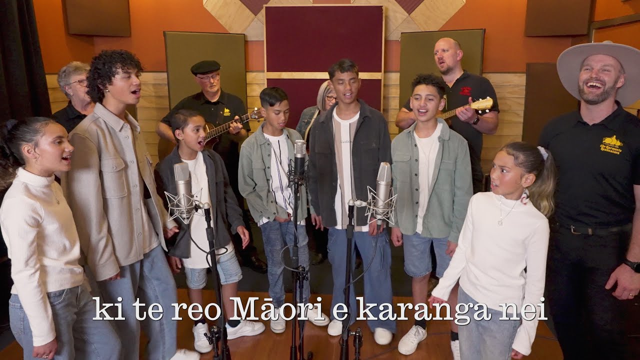 The Harmonic Resonators, Te Whānau Mānihera - Whakarongo