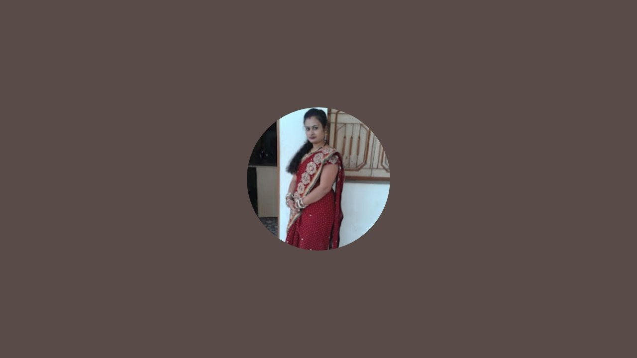 @poojaofficial is live(Aaiye aaiye aaiye🙏)