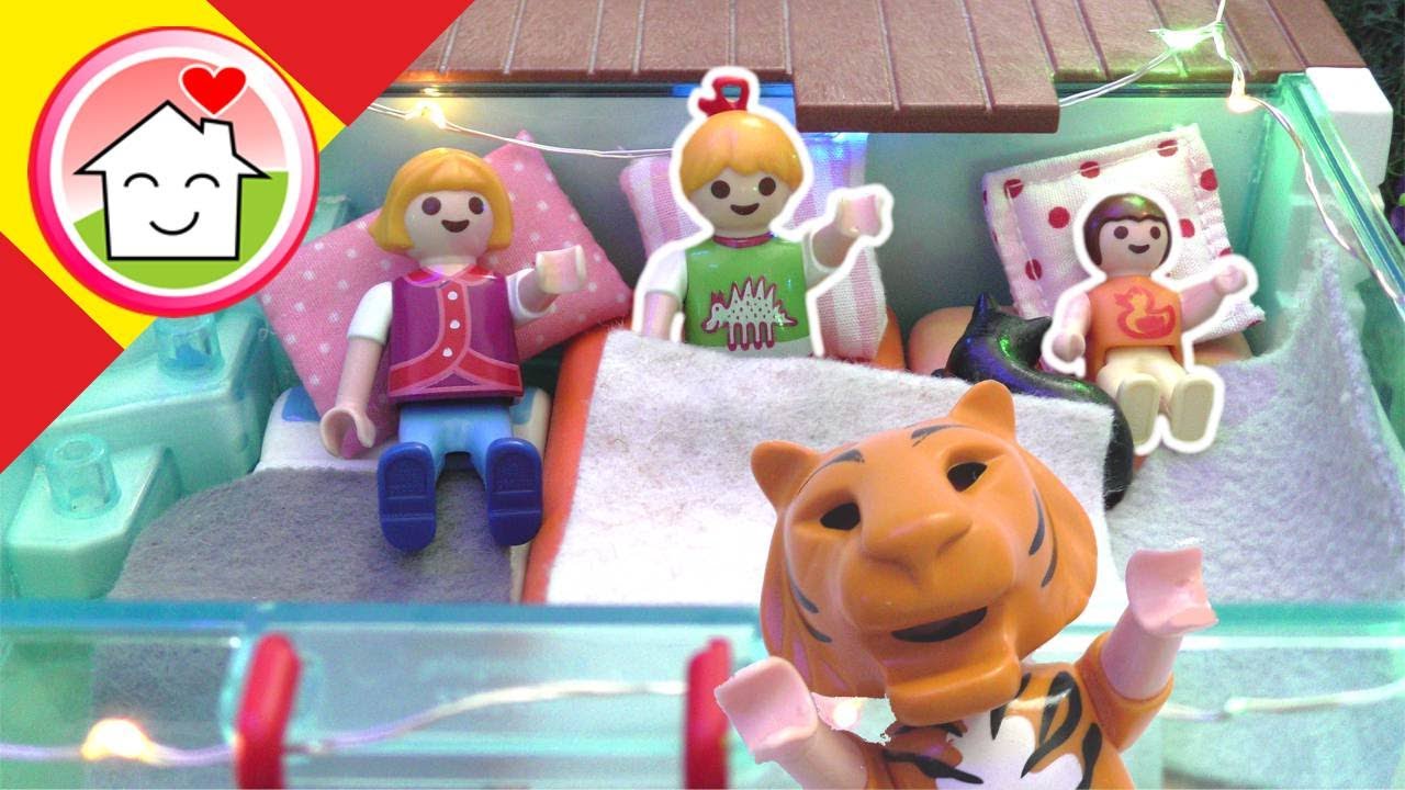 Playmobil en español Anna y Lena pasan la noche en la piscina - La Familia Hauser