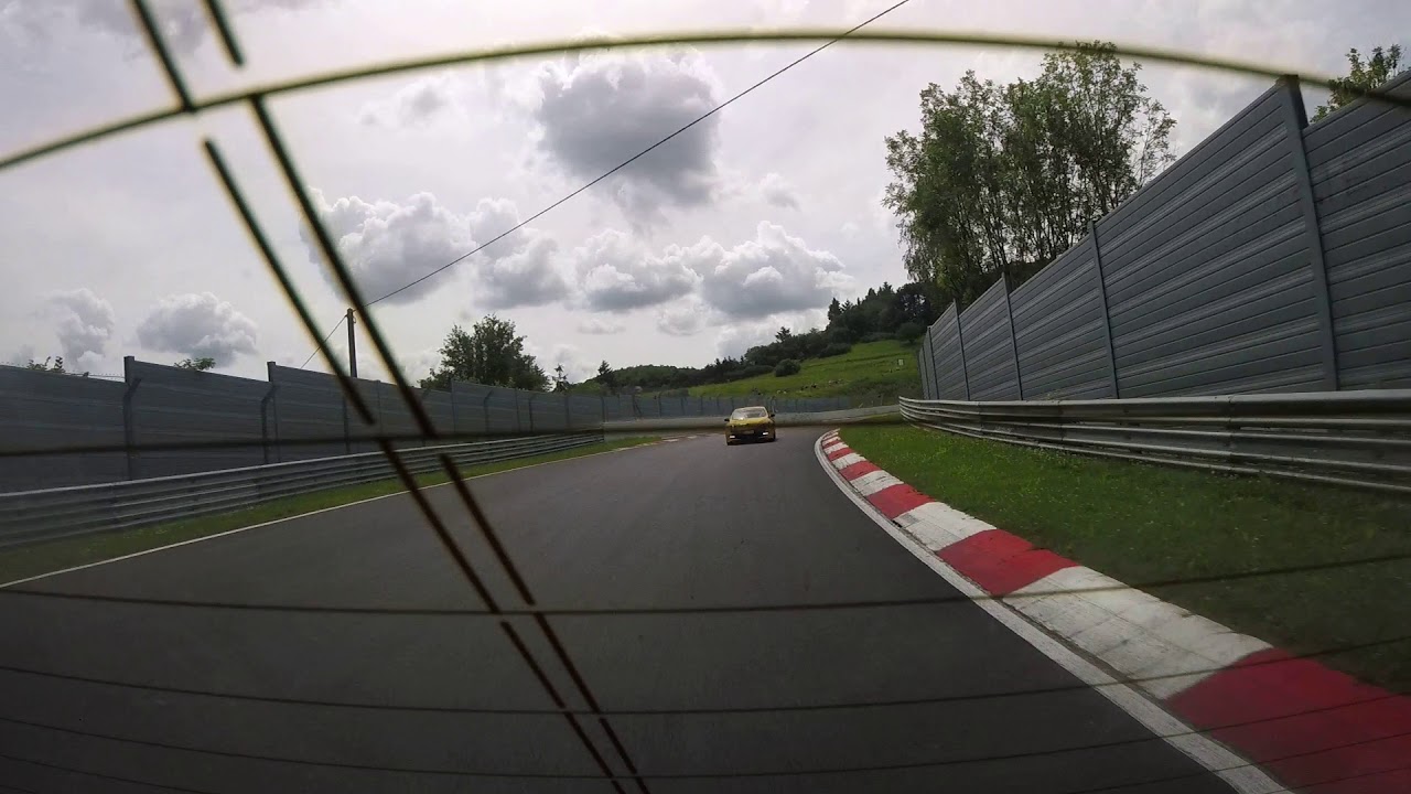 Megane 3 RS chasing fast Clio 4 RS @ Nürburgring Nordschleife