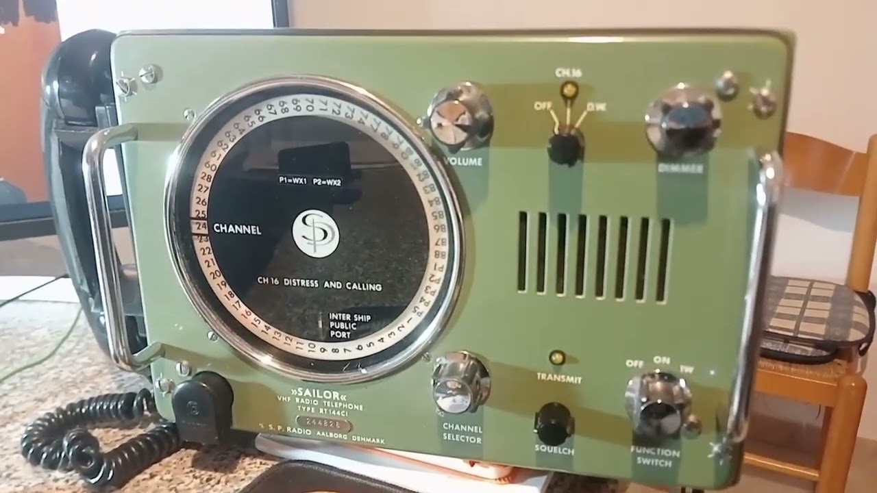 Radiotelefono Sailor RT 144 CI, un concentrato di robustezza e affidabilità (vintage anni '70-'80)