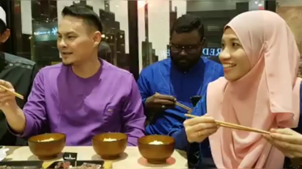 Adam Corrie Ajar Cara Guna Chopstick..