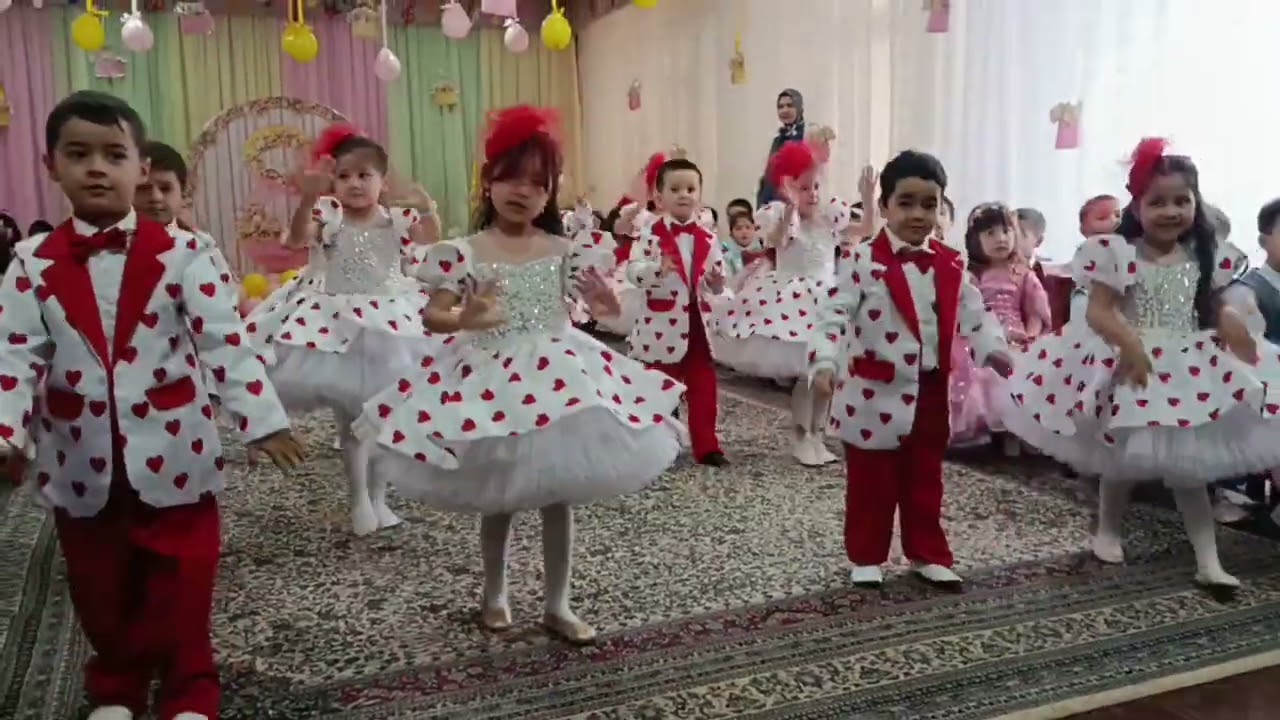 Oʻgʻil bola qiz bola aralash. Baba oppa raqs