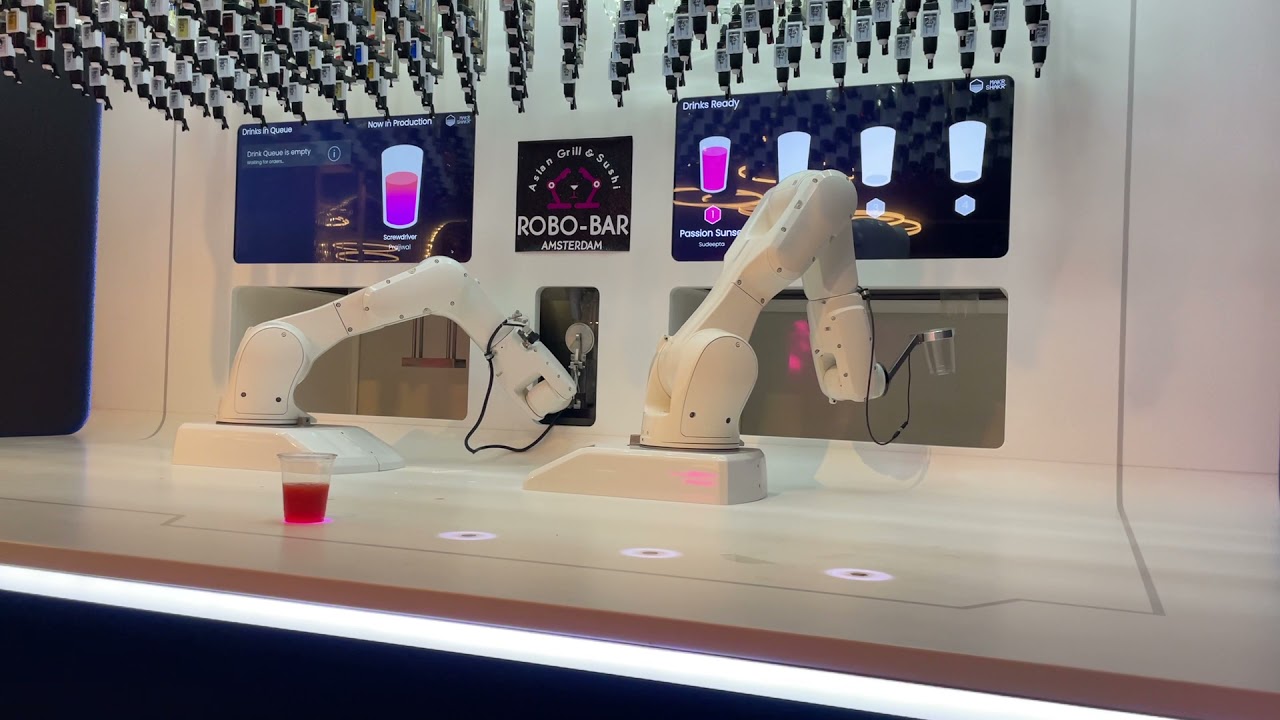 Robots preparing drinks - RoboBar, Amsterdam