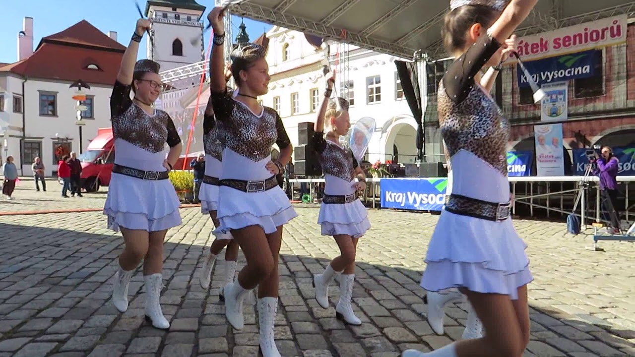 Mažoretky Kytičky - Šly panenky silnicí