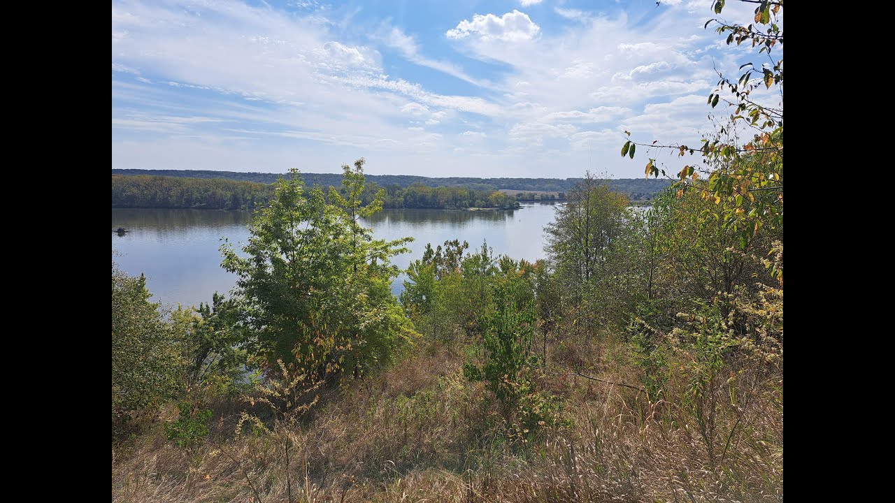 Hiking Along Illinois River Bluffs: Buffalo Rock State Park and Effigy Tumuli in Northern Illinois