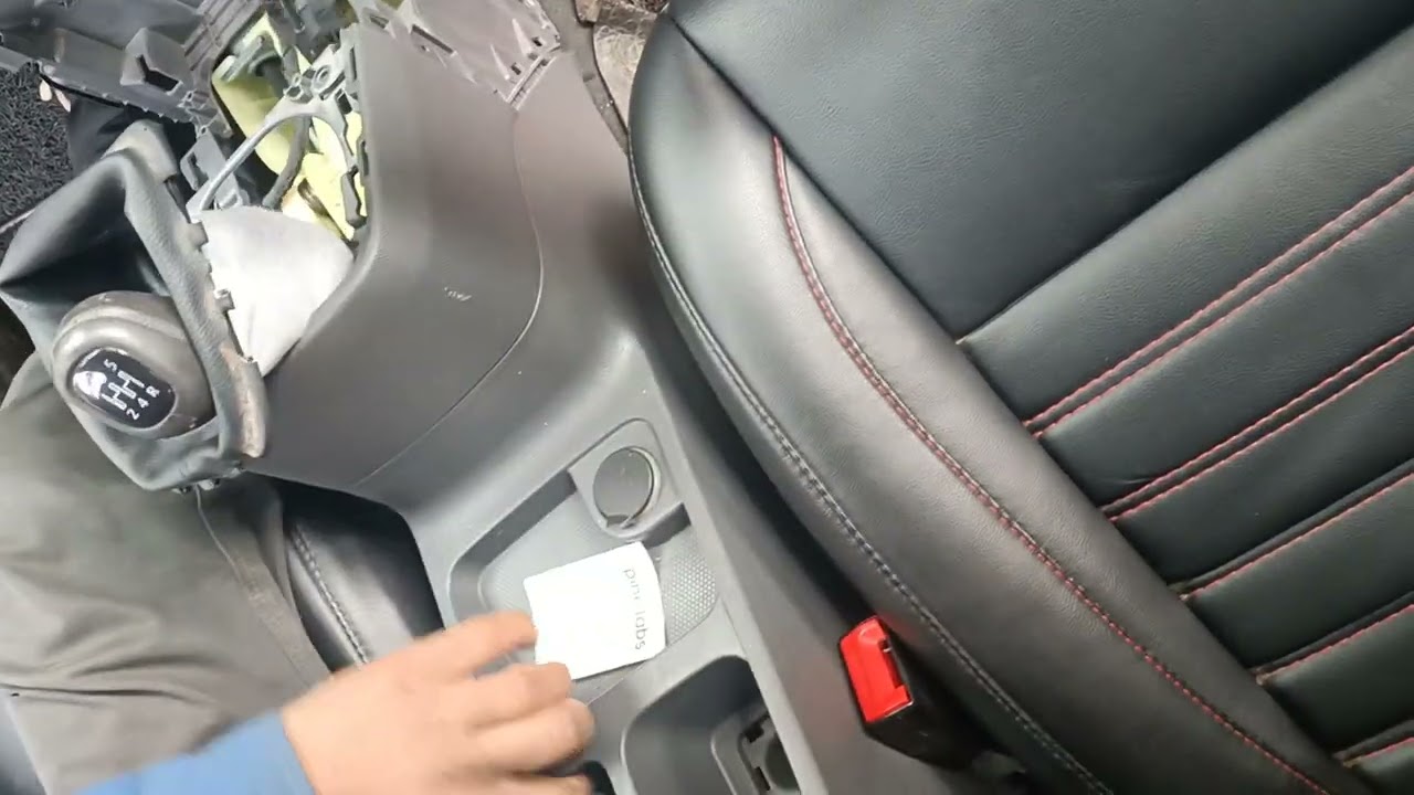 Tata altroz ka dashboard kese remove kre 
