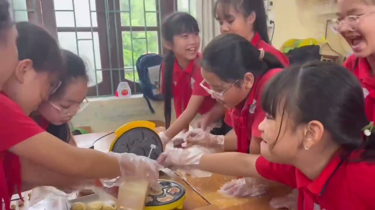 Trung thu lớp 5a2 Huy Hoàng