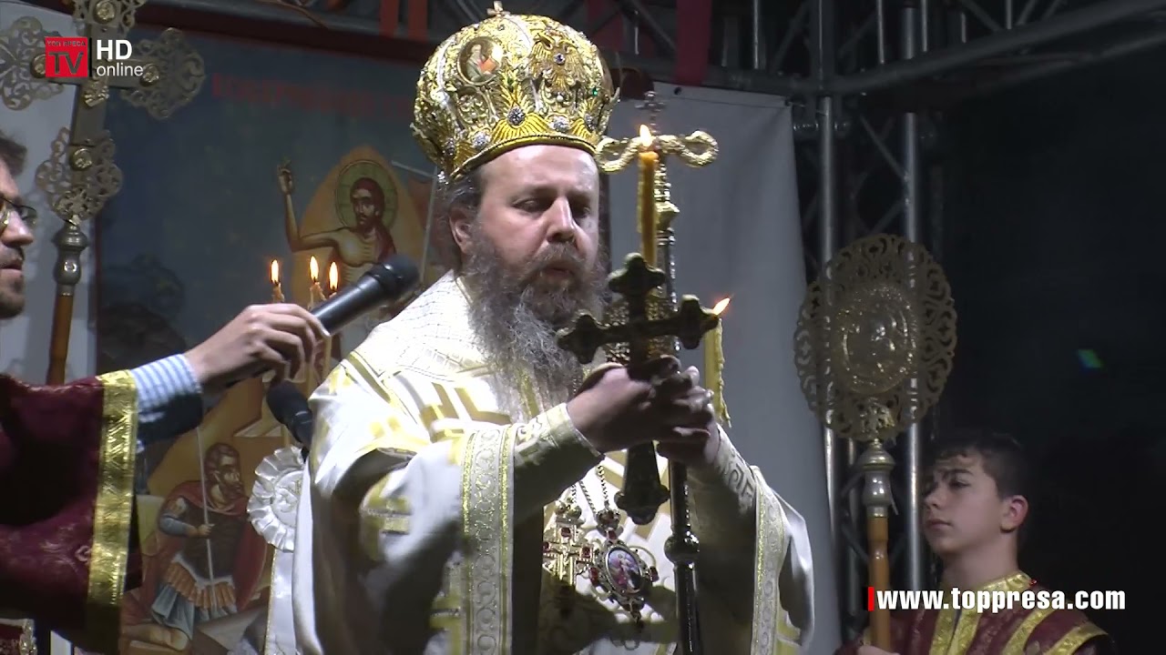 Хиляди миряни в Гоце Делчев посрещнаха снощи възкресението под открито небе